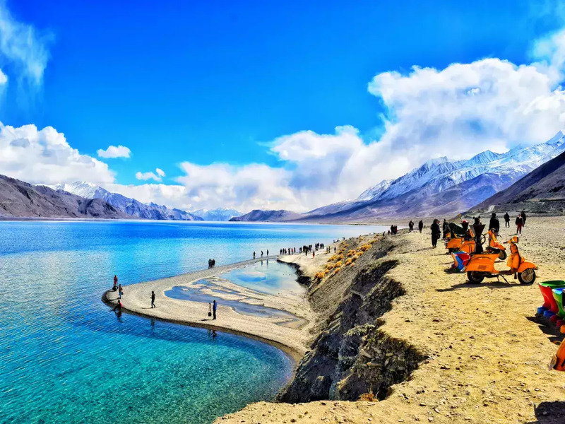 Hồ Pangong tấm gương xanh trong như ngọc ở Ladakh Ấn Độ 2