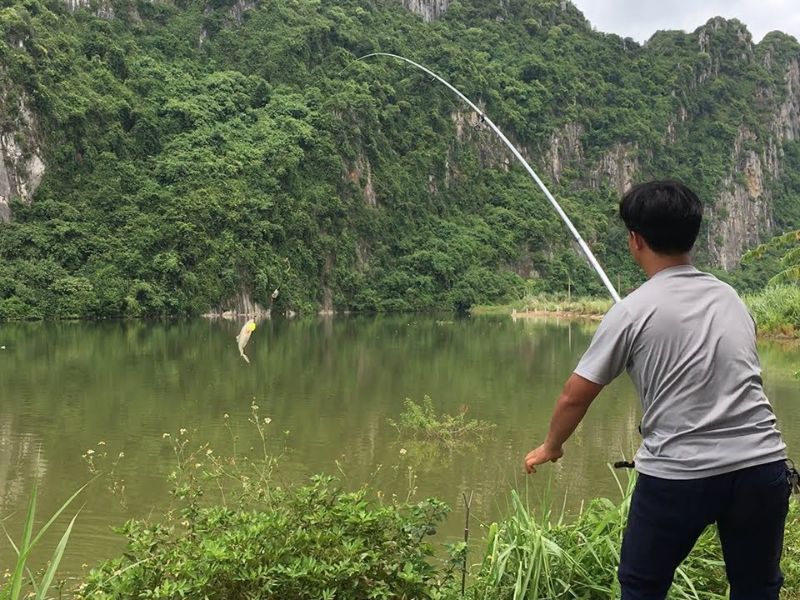 Câu cá tại Hồ Quan Sơn