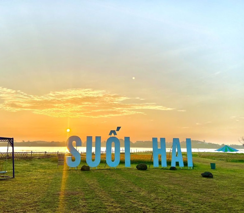 Hồ Suối Hai thơ mộng giữa Ba Vì rực rỡ