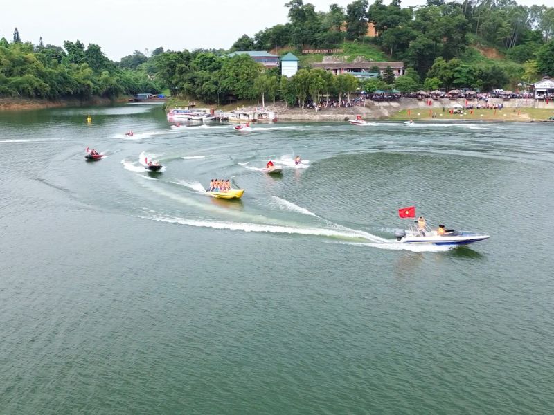 Ghé thăm hồ Thác Bà: Vẻ đẹp nguyên sơ đậm bản sắc vùng cao 9