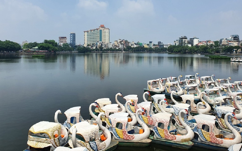 Hồ Trúc Bạch: Góc bình yên hiếm có giữa lòng Hà Nội nhộn nhịp 4