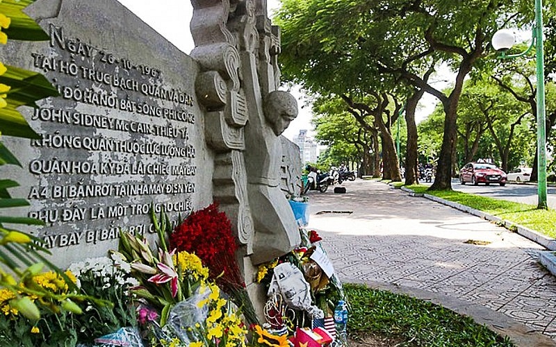 Hồ Trúc Bạch: Góc bình yên hiếm có giữa lòng Hà Nội nhộn nhịp 7