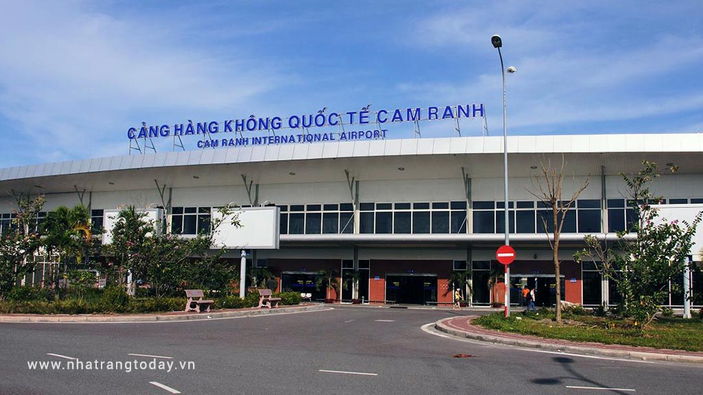 Hòa mình vào làn nước trong xanh tại Quinter Central Nha Trang 3