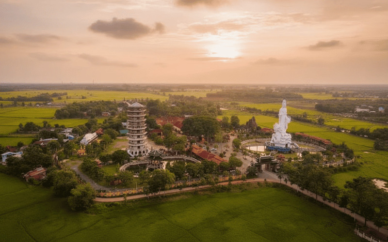 Một ngày ở Hòa Thành Tây Ninh với tòa Thánh Cao Đài, chùa cổ và chợ đặc sản 4