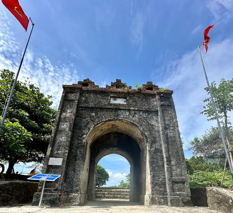 Chiêm ngưỡng Hoành Sơn Quan cổng Trời của miền Trung 2