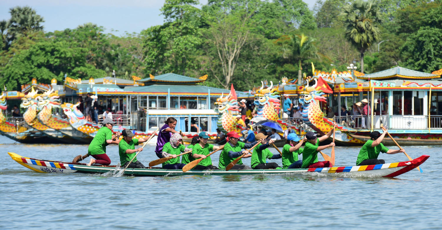 Hội đua ghe truyền thống - Tưng bừng tham gia lễ hội độc đáo tại Cố đô Huế