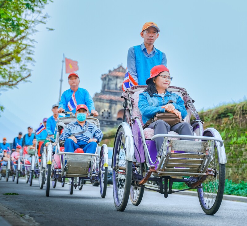 Review Huế tháng 6 rực rỡ dưới ánh nắng vàng 3