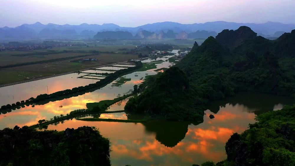 Hùng vĩ khung cảnh nước non Hồ Quan Sơn 2