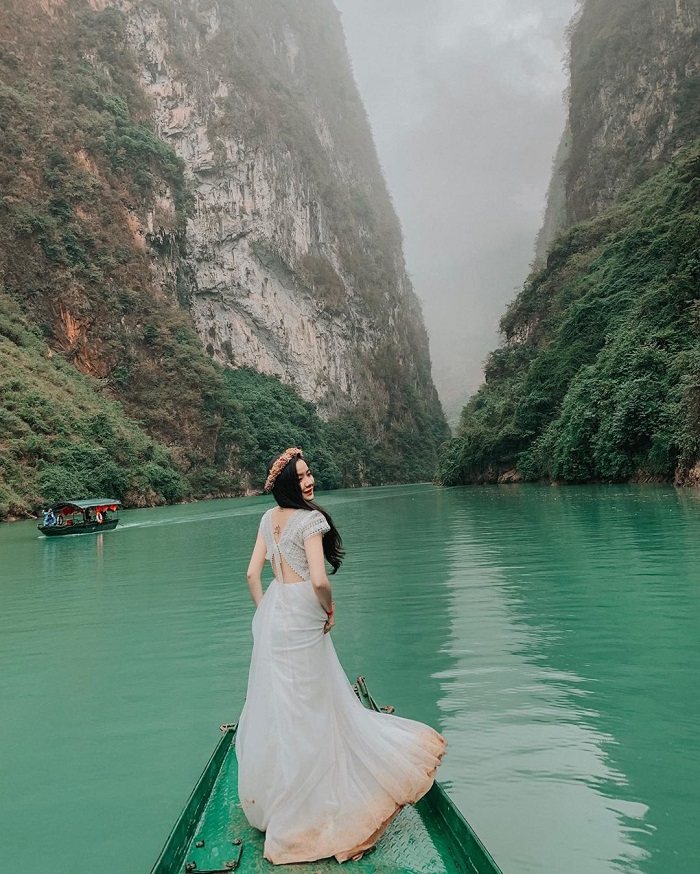 Check ngay hướng dẫn cách đi xuống bến thuyền sông Nho Quế ở Hà Giang