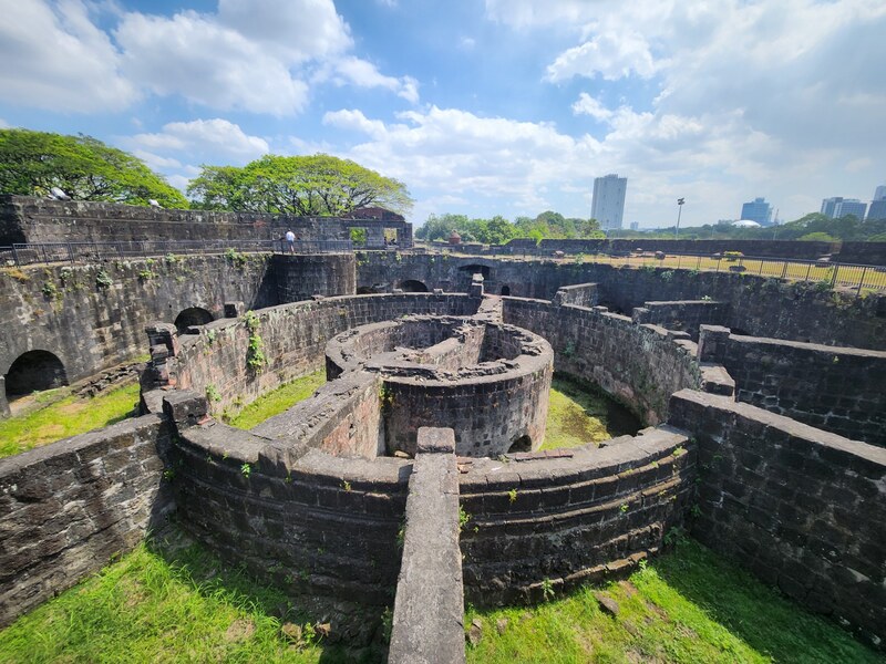 Intramuros, thành phố có tường bao quanh cổ kính tại Manila Philippines