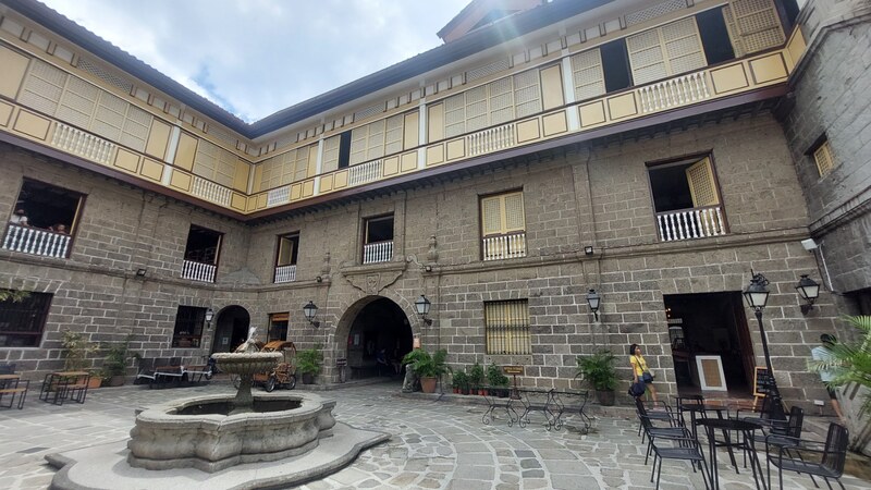 Intramuros, thành phố có tường bao quanh cổ kính tại Manila Philippines 10