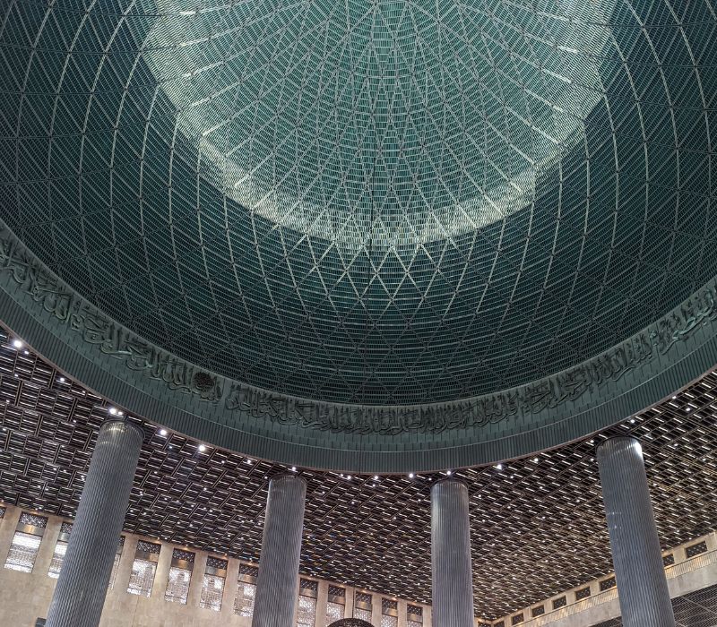 Review Istiqlal Mosque Jakarta: Kiệt tác kiến trúc xanh và biểu tượng hòa hợp tôn giáo 3