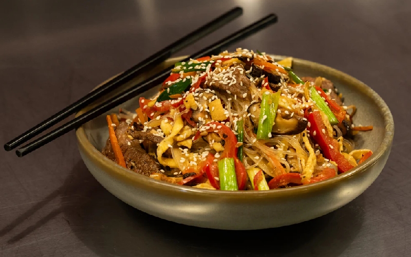 Japchae: Món miến trộn quốc dân trong ngày lễ Hàn Quốc 4
