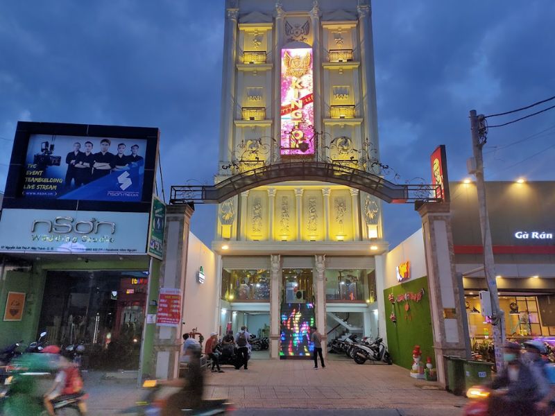 9 quán karaoke Hóc Môn có dàn âm thanh xịn và không gian đẹp 5