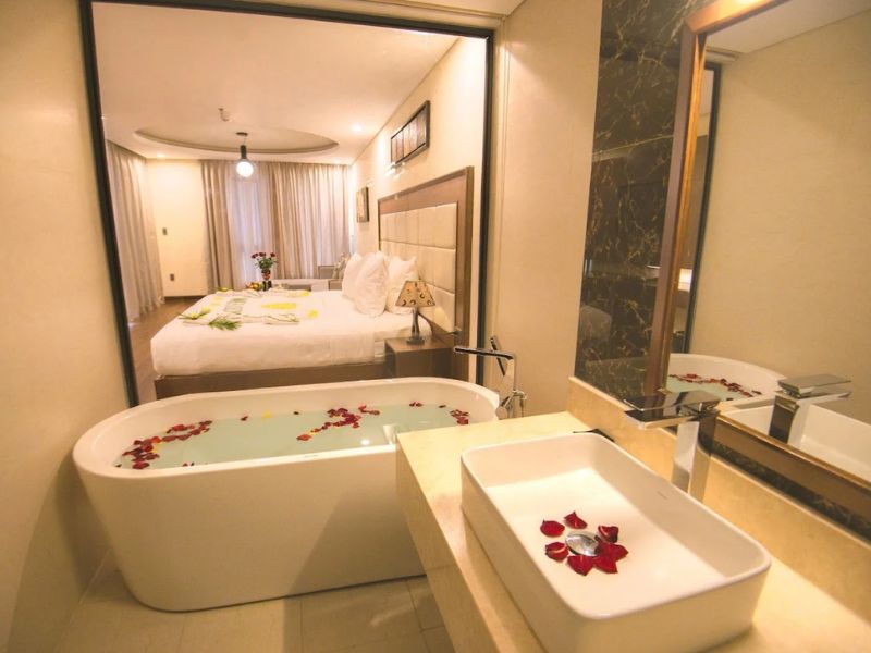 10 khách sạn 4 sao Đà Nẵng view biển đẹp, đáng nghỉ dưỡng nhất 5