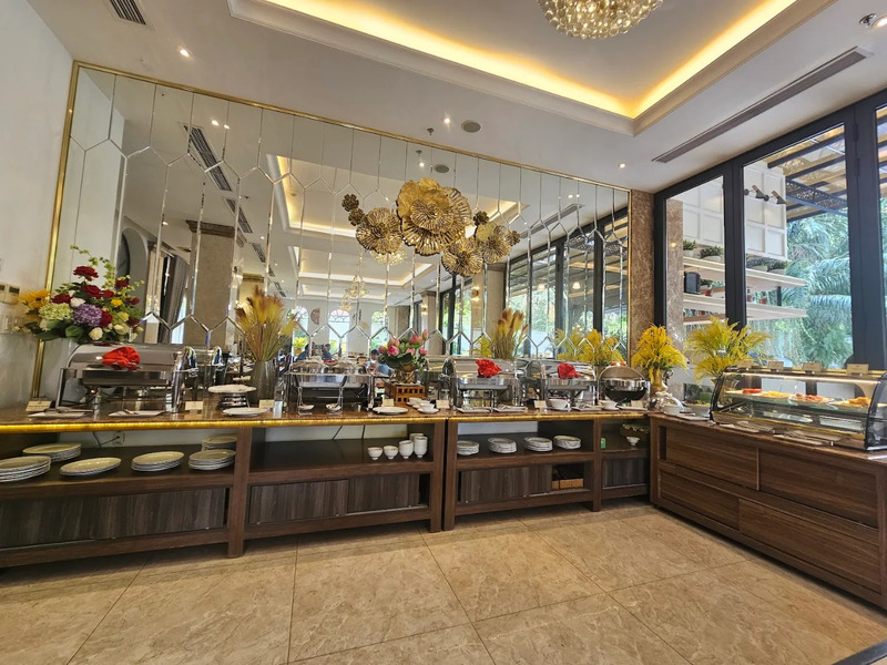 Khách sạn Elizabeth Bình Dương tựa một lâu đài thu nhỏ 10