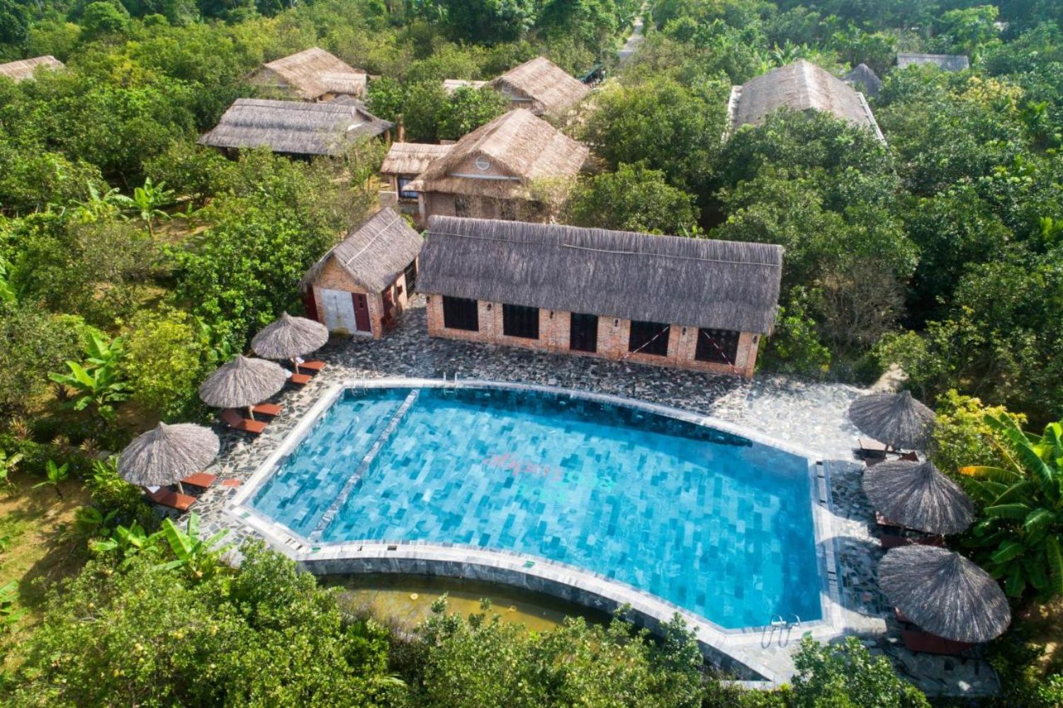 Khách sạn Hue Ecolodge tựa lưng bên dãy núi Ngự Bình hùng vĩ 2