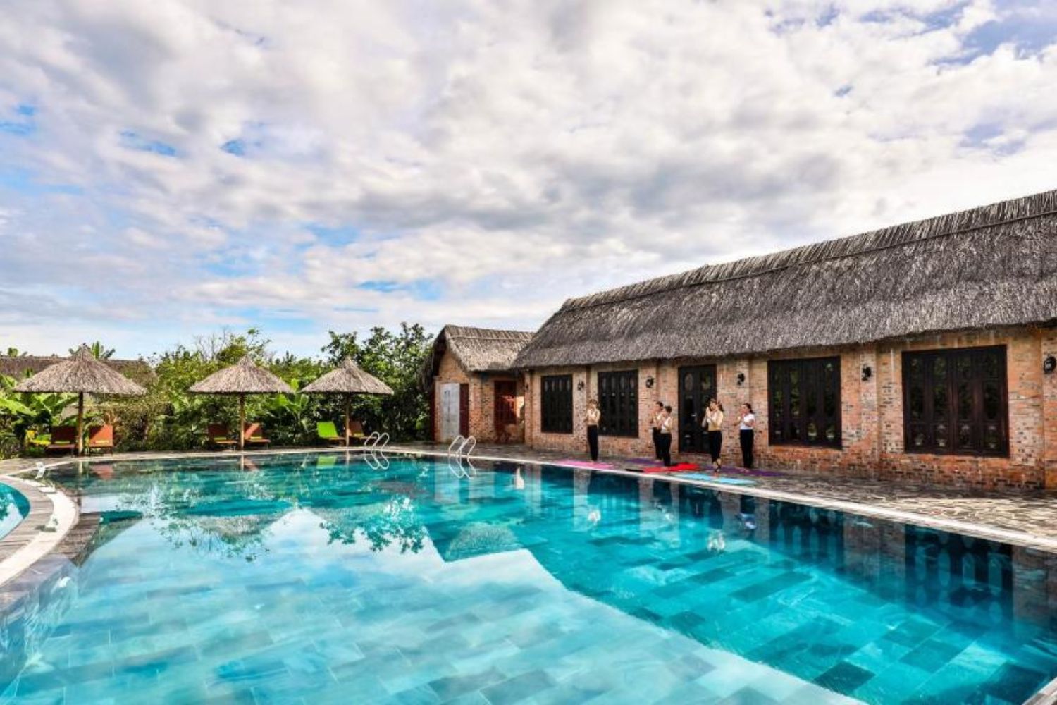 Khách sạn Hue Ecolodge tựa lưng bên dãy núi Ngự Bình hùng vĩ 16