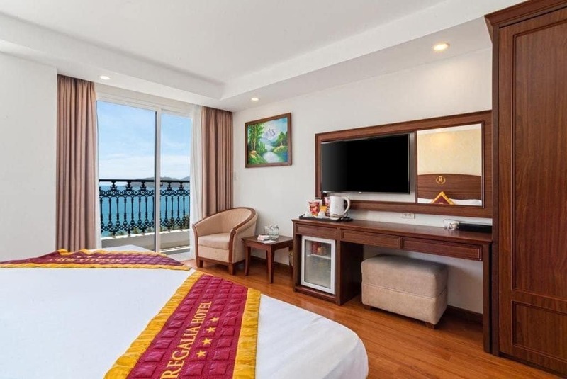 Top 10 khách sạn Nha Trang gần biển cực hot với view sống động 4