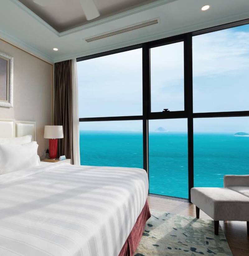 Top 10 khách sạn Nha Trang gần biển cực hot với view sống động 6