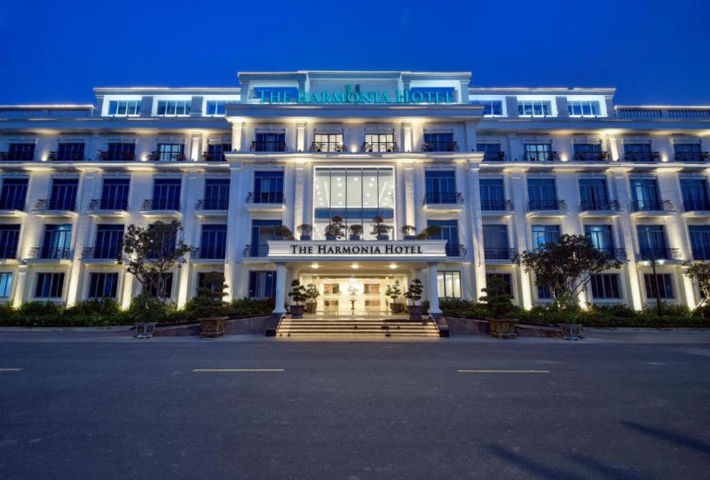 8 khách sạn Quảng Ngãi giá rẻ, có sân vườn đẹp mê ly 2