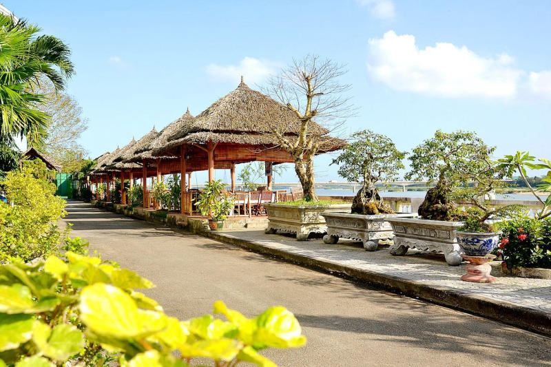 8 khách sạn Quảng Ngãi giá rẻ, có sân vườn đẹp mê ly 4