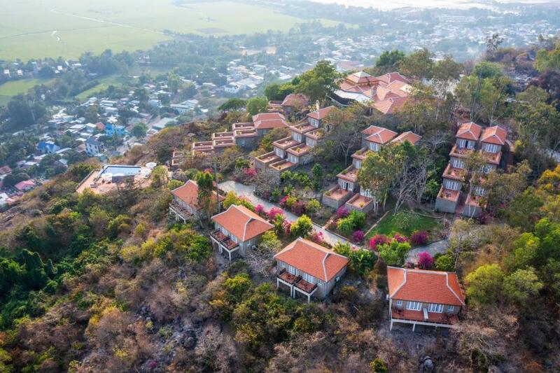 Review khách sạn Victoria Núi Sam Lodge nghỉ dưỡng kiểu Pháp giữa lòng An Giang 2
