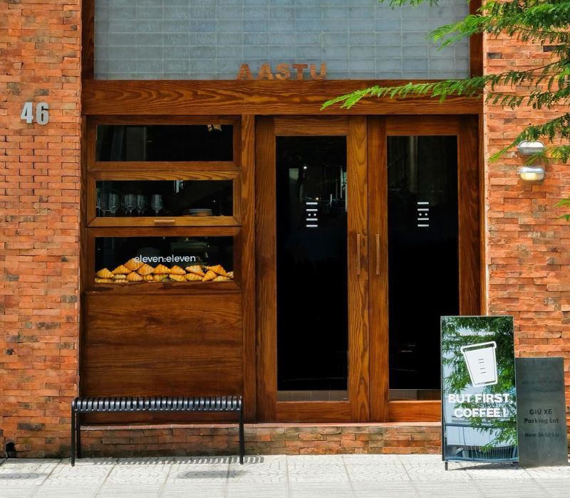 Khám phá 11:11 Cafe không gian nâu trầm giữa lòng Quận 1
