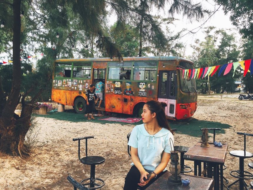 Khám phá Bus Café – Quán cà phê có view biển cực đẹp tại Huế 3
