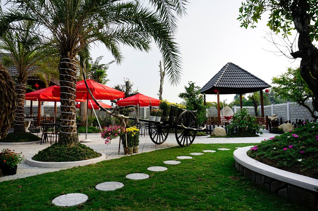 Khám phá Cà phê Sông Hương nổi tiếng với view sân vườn cực đẹp 7