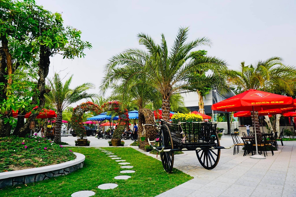 Khám phá Cà phê Sông Hương nổi tiếng với view sân vườn cực đẹp 2