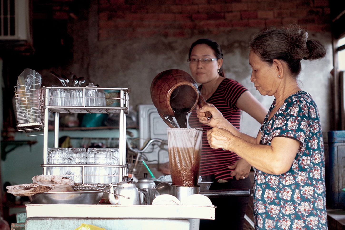 Khám phá Cà phê vợt Hai Ngầu (Long Xuyên) có tuổi đời hơn 50 năm 8
