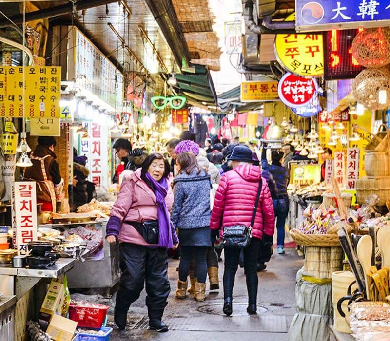 Khám phá chợ Dongdaemun, thiên đường mua sắm về đêm của Seoul