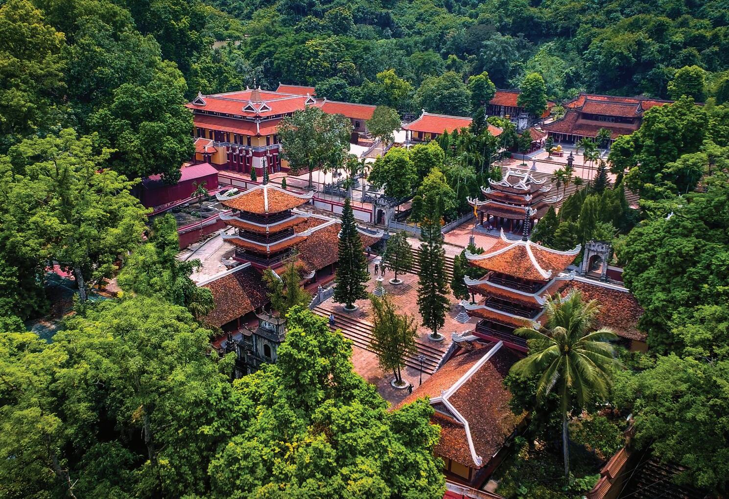 Khám phá chùa Hương - Một trong những ngôi chùa có lịch sử lâu đời nhất tại Hà Nội 3