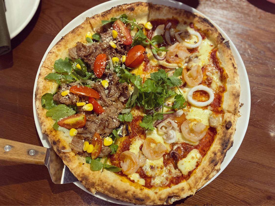 Khám phá Emoji Pizza truyền thống cực độc đáo ở Bình Dương 5