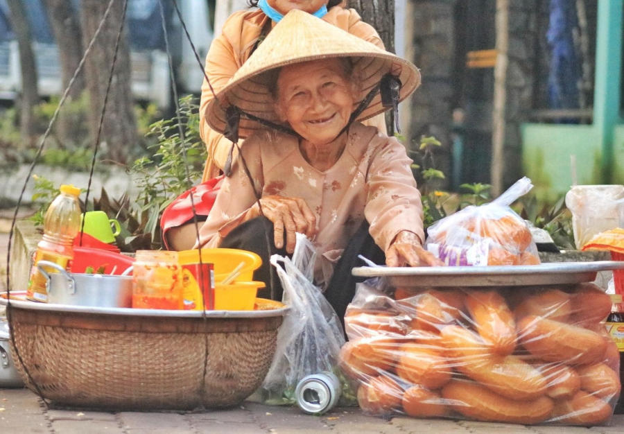 Khám phá Gánh bánh mì thịt rẻ nhất Việt Nam tại Bình Dương 2