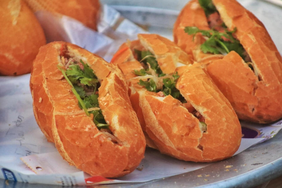 Khám phá Gánh bánh mì thịt rẻ nhất Việt Nam tại Bình Dương 6