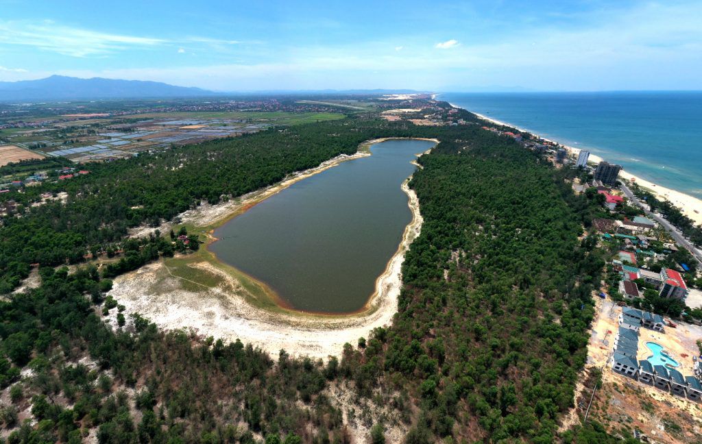 Khám phá Hồ Bàu Tró Quảng Bình, di tích linh thiêng với vẻ đẹp bí ẩn 7