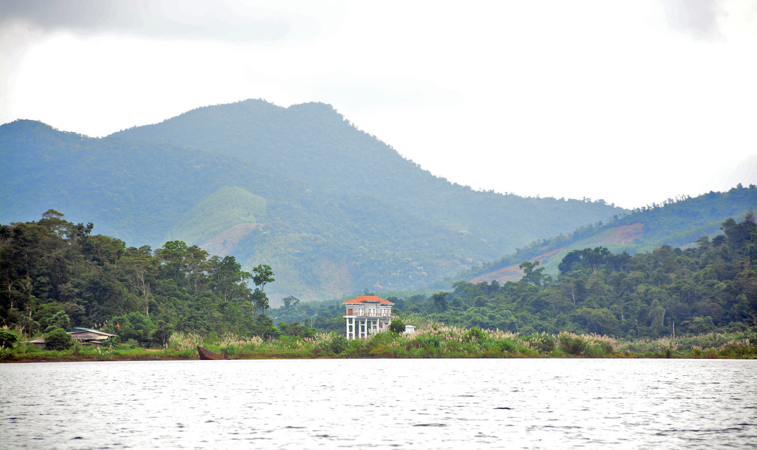 Khám phá hồ Thác Chuối Quảng Bình từ A đến Z 4