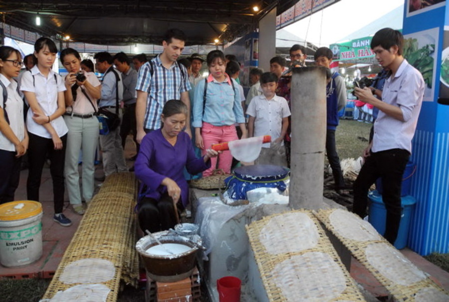 Khám phá Lễ hội bánh tráng phơi sương Trảng Bàng ở Tây Ninh 5