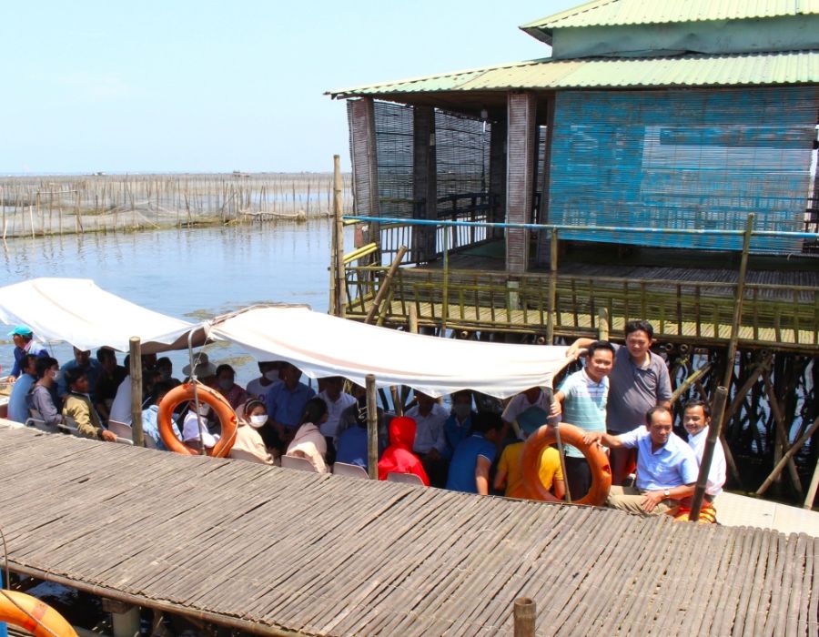 Khám phá nhà hàng nổi Chuồn Lagoon cực dân dã ở Huế 4