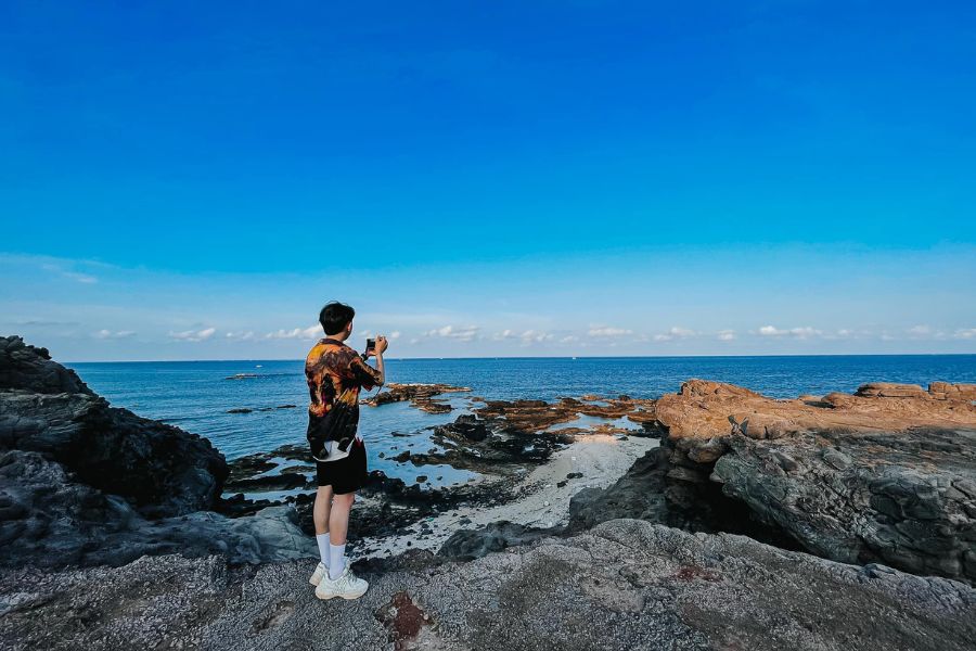 Khám phá Phú Quý qua những khung cảnh ấn tượng của travel blogger Win Di 7