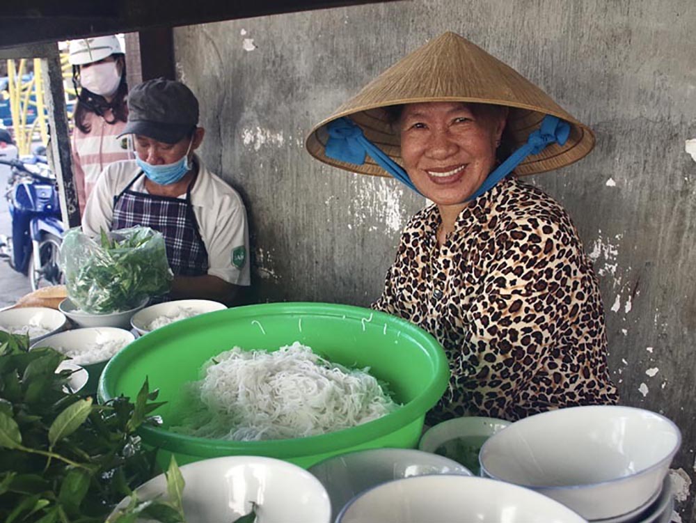 Khám phá quán bún bò rau răm gia truyền giữa lòng thành phố Phan Thiết 5