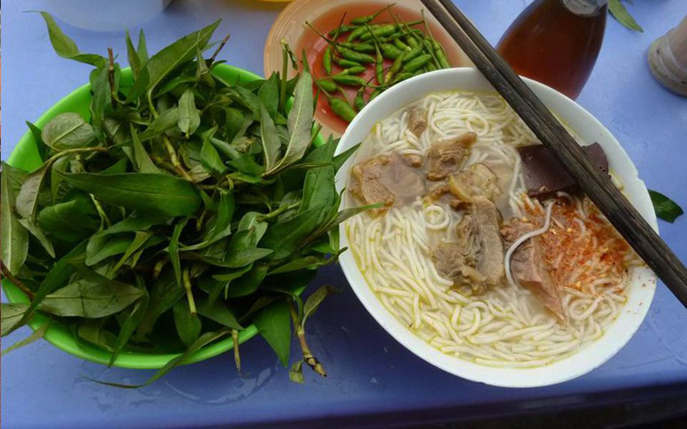 Khám phá quán bún bò rau răm gia truyền giữa lòng thành phố Phan Thiết 3