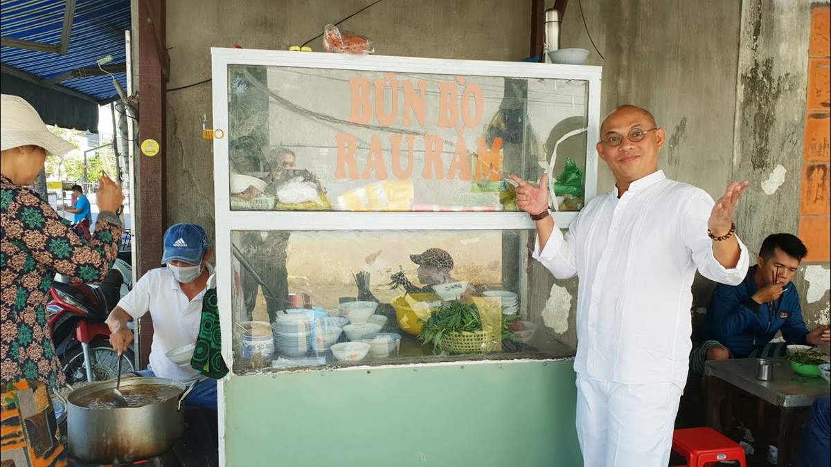 Khám phá quán bún bò rau răm gia truyền giữa lòng thành phố Phan Thiết 4