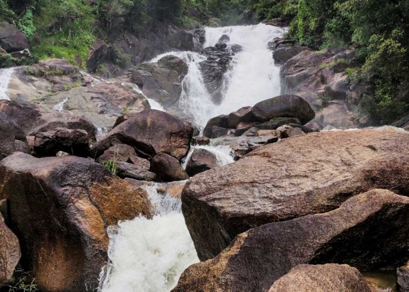 Khám phá Thác Chín Tầng với vẻ đẹp hoang sơ, hùng vĩ 4