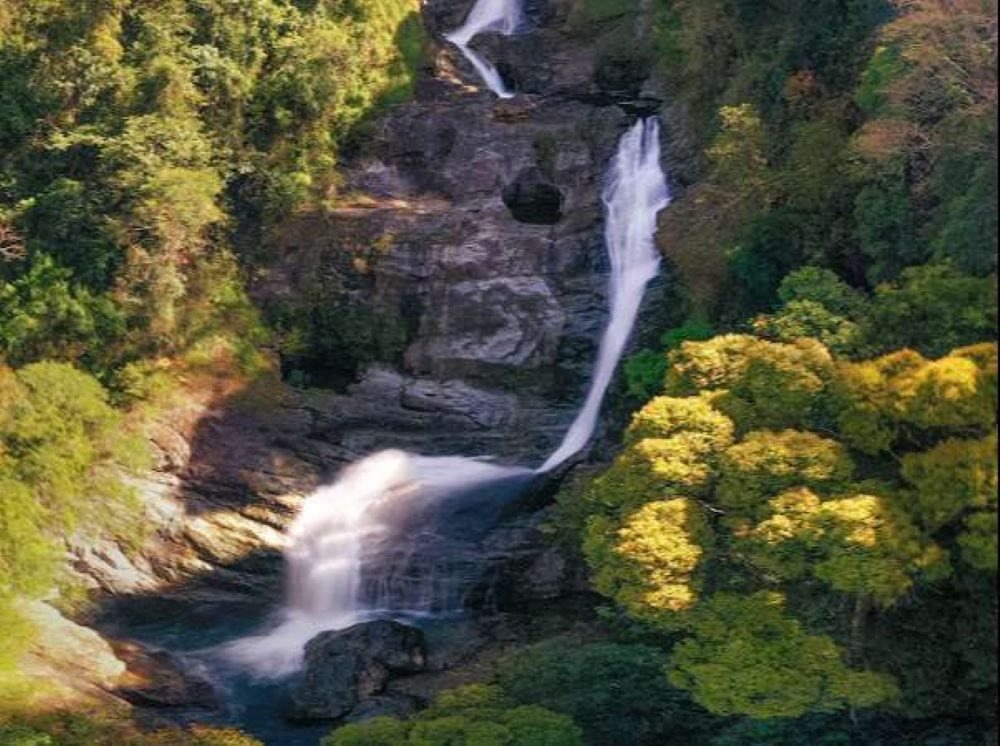 Khám phá thác Siu Puông, địa điểm du lịch hè được giới trẻ săn đón 2