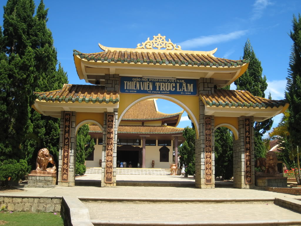 Thiền Viện Trúc Lâm - Khám phá vẻ đẹp cổ kính, tựa chốn bồng lai giữa thành phố ngàn thông 5