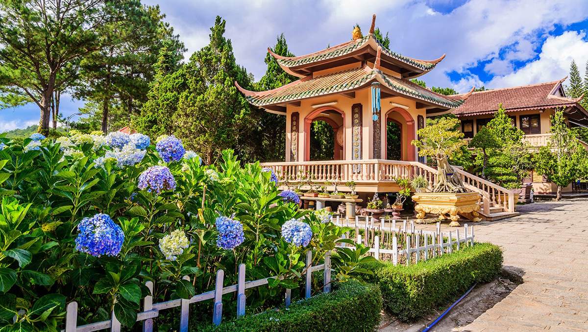 Thiền Viện Trúc Lâm - Khám phá vẻ đẹp cổ kính, tựa chốn bồng lai giữa thành phố ngàn thông 10