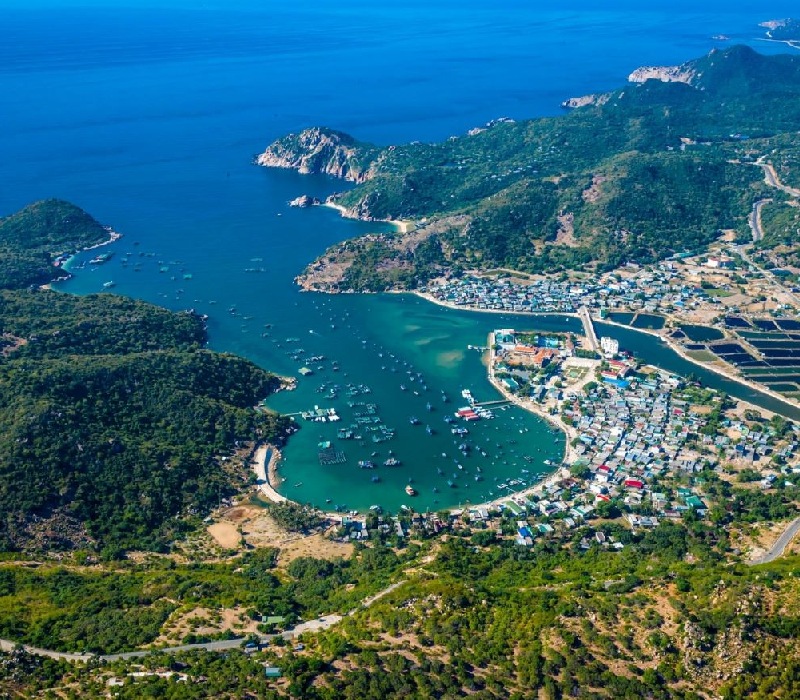 Khám phá vịnh Vĩnh Hy: Viên ngọc xanh hoang sơ ở Ninh Thuận